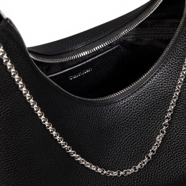 EMBLEM HW PEBBLE TOP ZIP HOBO