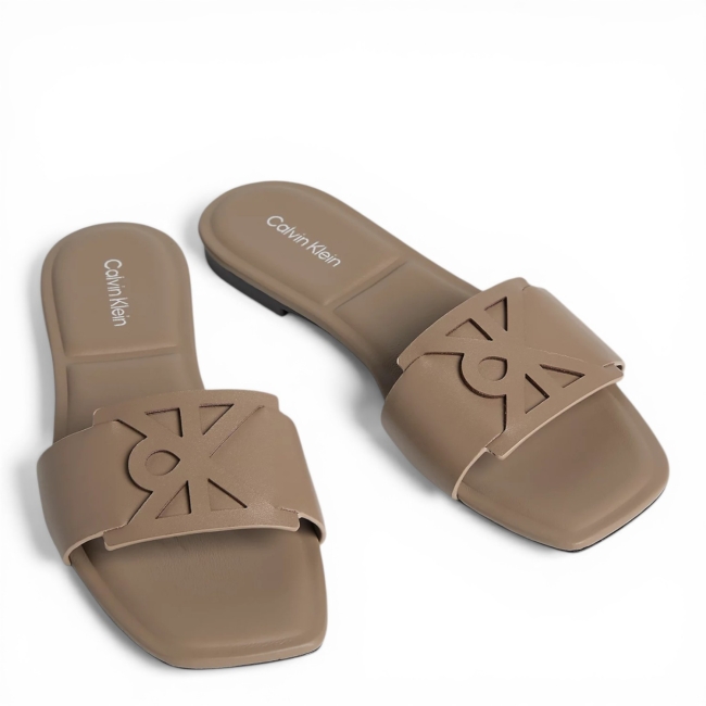 SQUARE FLAT SANDAL EMBLEM