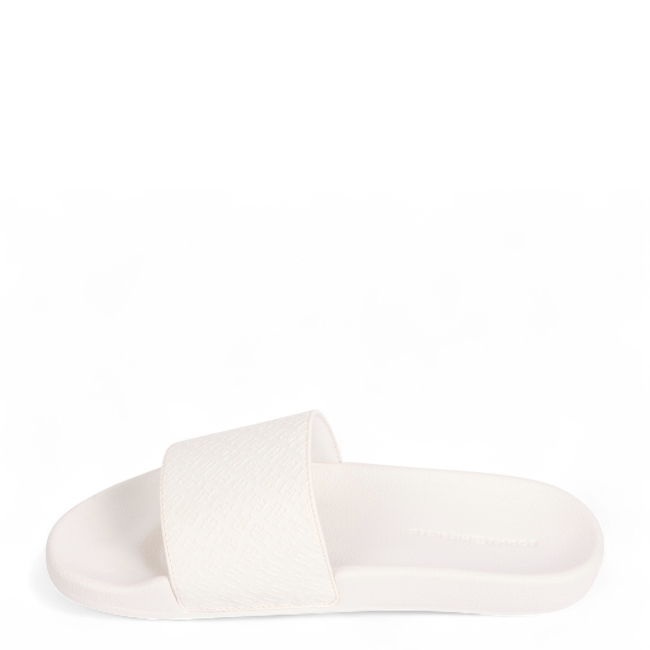 TH MONOGRAM POOLSIDE