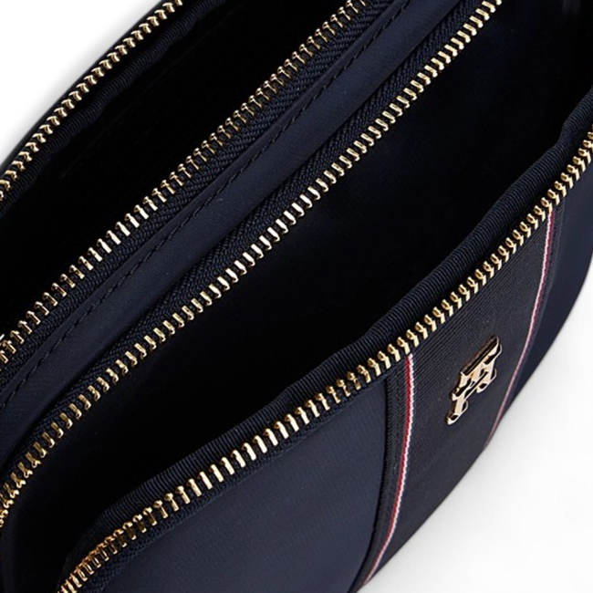 POPPY CAMERA BAG CORP
