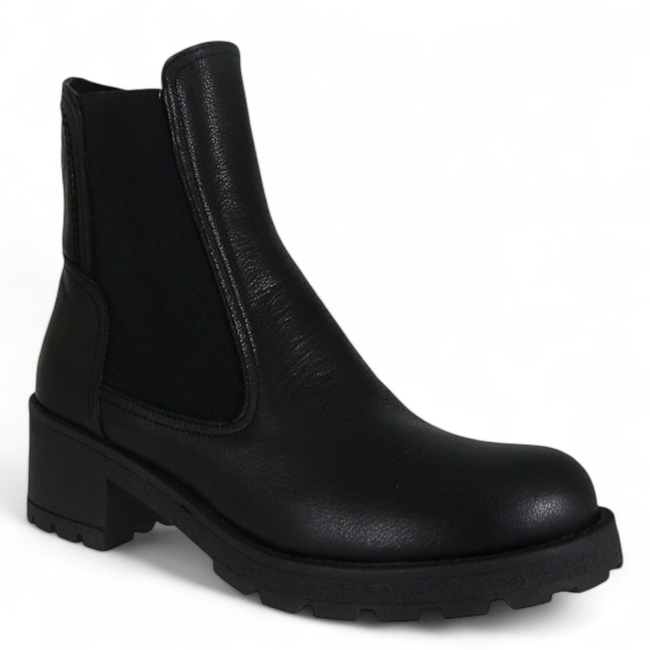 CHELSEA BOOTS