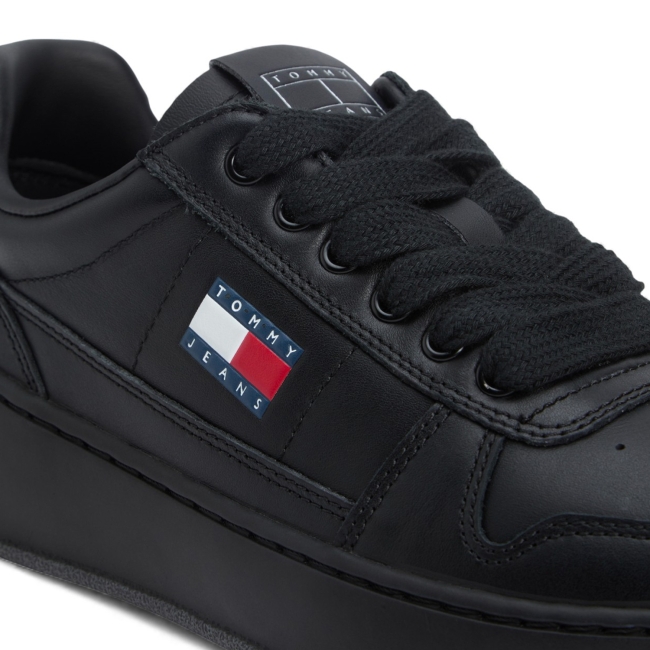 THE CHELSEA SNEAKER LACE UP