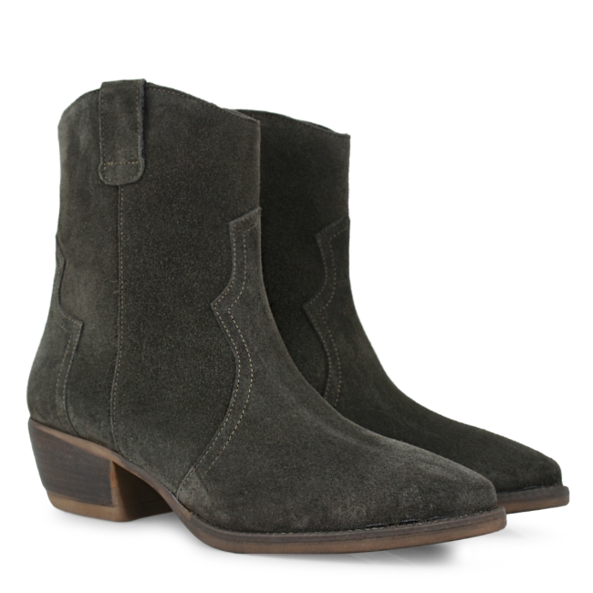 COWBOY BOOTS