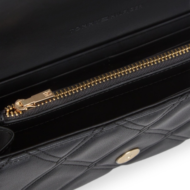 TH FEMININE WALLET ON CHAIN