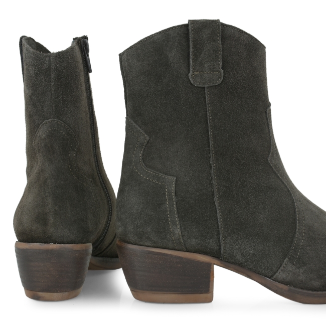 COWBOY BOOTS