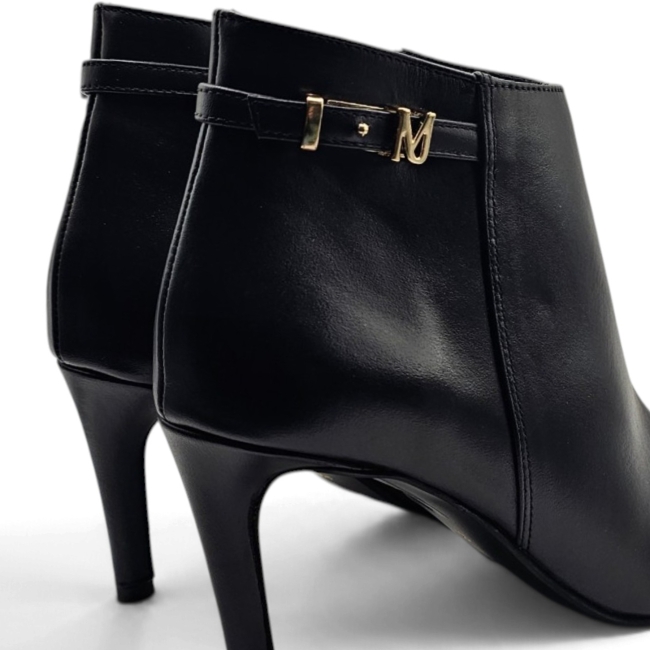 LEATHER COLLECTION