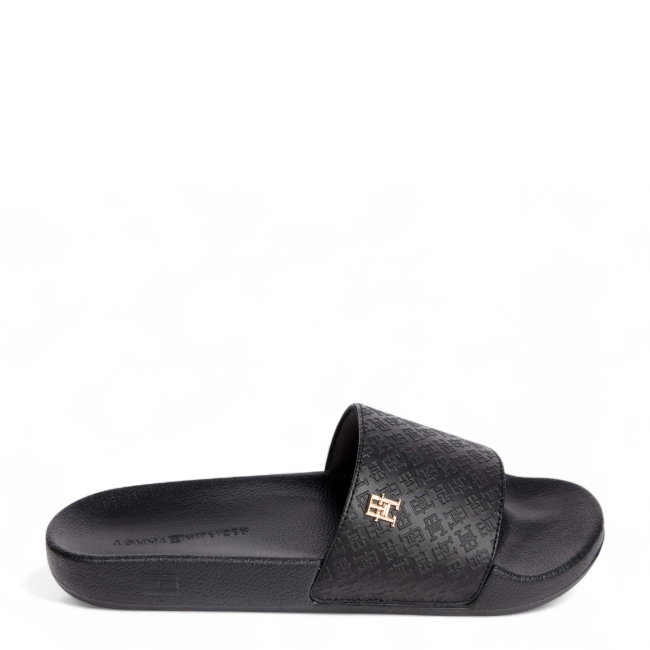 TH MONOGRAM POOLSIDE