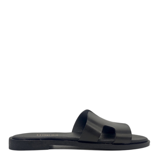 FLAT SANDALS