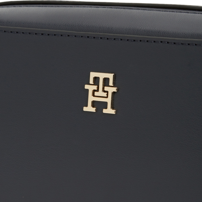 TH JOY CAMERA BAG CORP