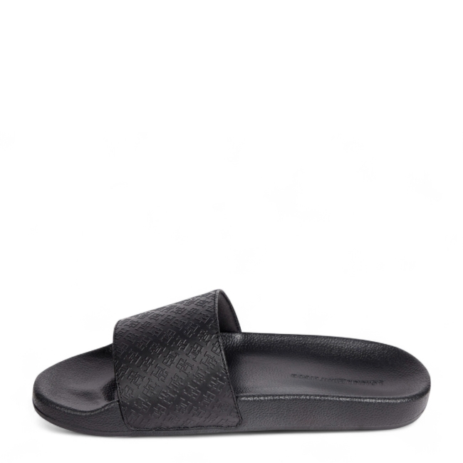 TH MONOGRAM POOLSIDE