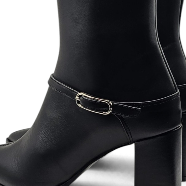 LEATHER COLLECTION