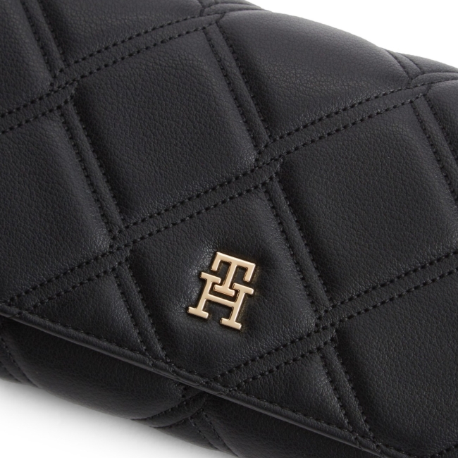 TH FEMININE WALLET ON CHAIN