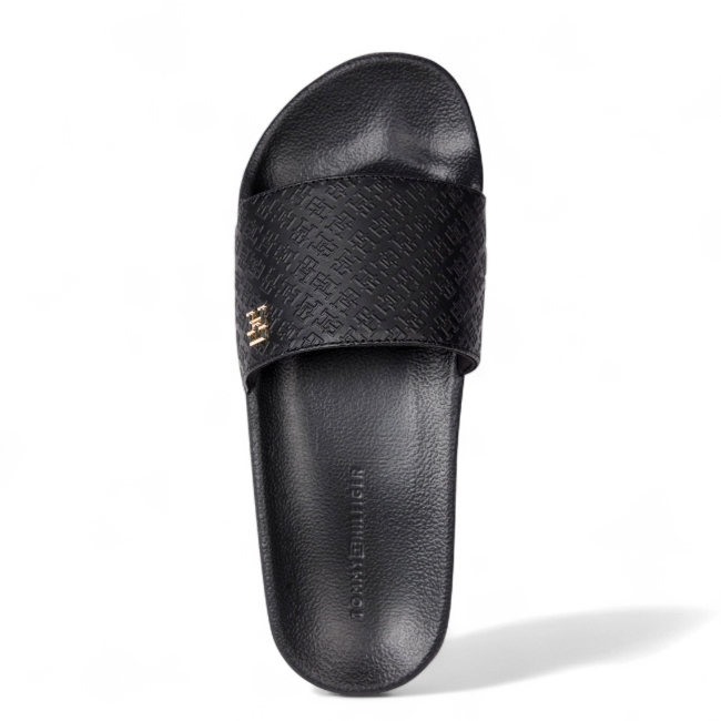TH MONOGRAM POOLSIDE
