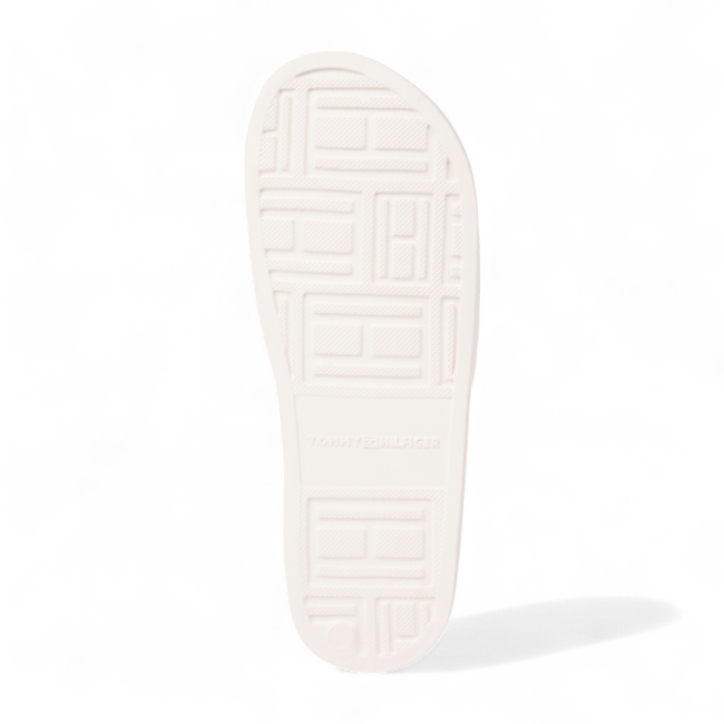 TH MONOGRAM POOLSIDE