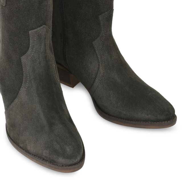 COWBOY BOOTS