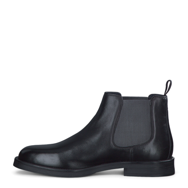 CHELSEA BOOTS