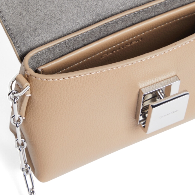 CK PLAQUE SM CROSSBODY W/CHAIN