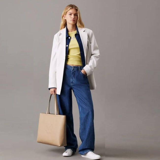 SCULPTED SLIM TOTE34