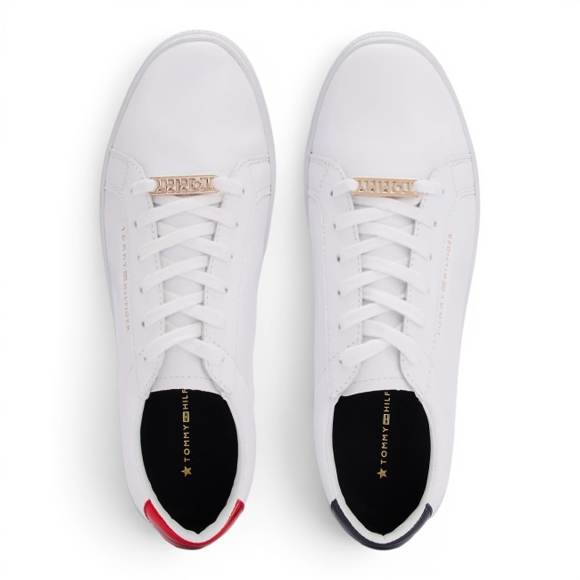 ESSENTIAL SNEAKER
