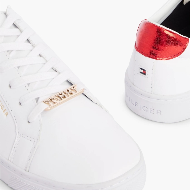 ESSENTIAL SNEAKER