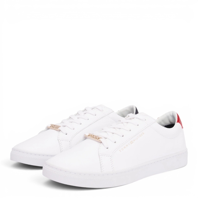 ESSENTIAL SNEAKER
