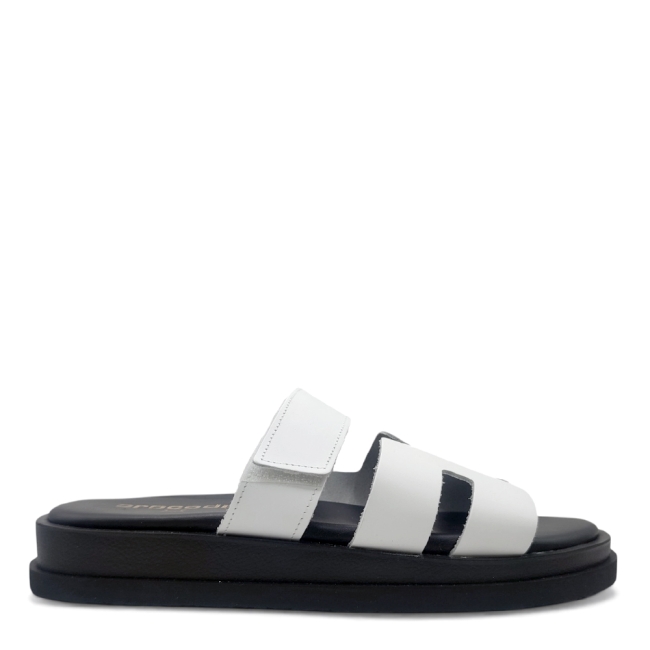 FLAT SANDALS