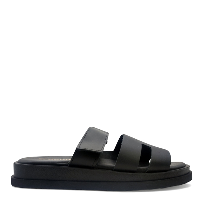FLAT SANDALS